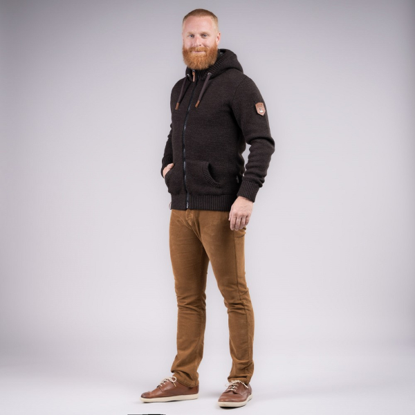 SJ-W22-50061_Edevin_Studio_total_front_braun_17622