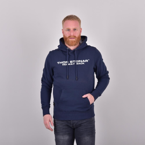 KPZS-S23-19119_No_Way_Back_Studio_nah_front_marine_20266