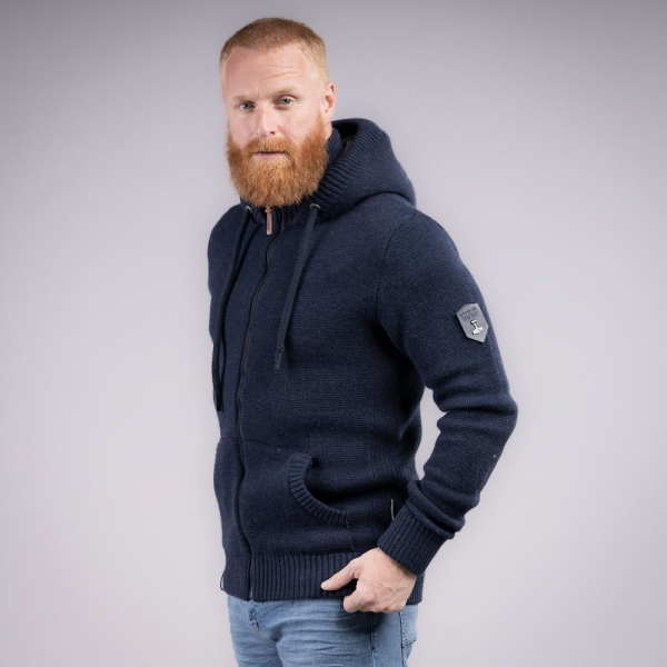 SJ-W22-50061_Edevin_Studio_nah_front_marine_17623