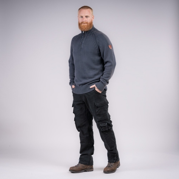 SP-W22-50571_Erwin_Studio_total_front_17648
