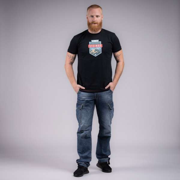 TS-W22-10327_Bergführer_Studio_total_front_17554
